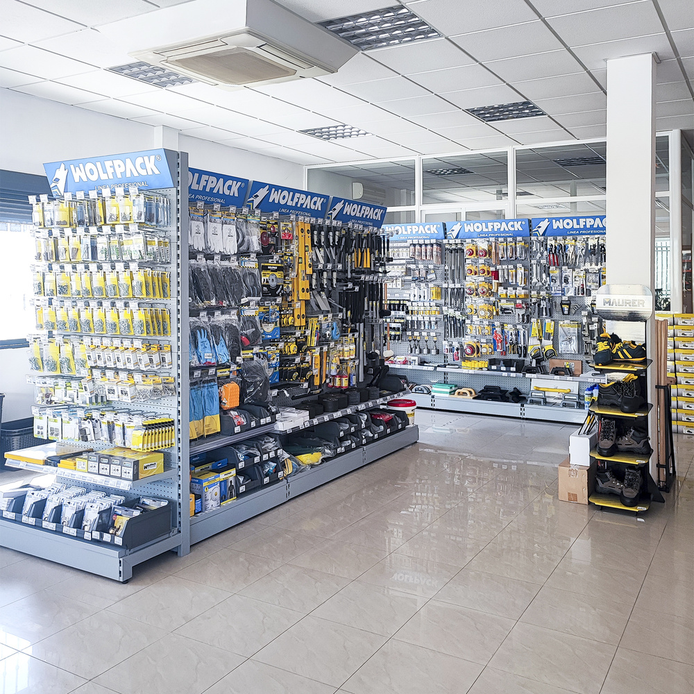 Implantación Ferretería Industrial  En Local De 50 Metros Con 14 Lineales.  
