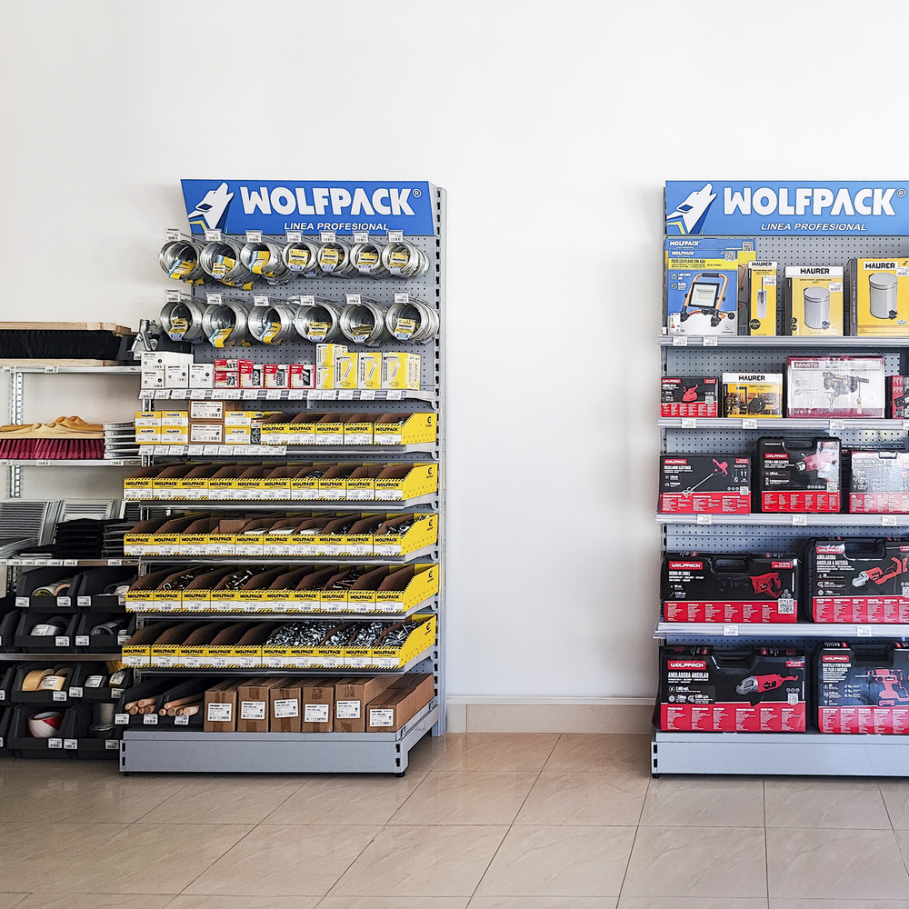 Implantación Ferretería Industrial  En Local De 50 Metros Con 14 Lineales.  