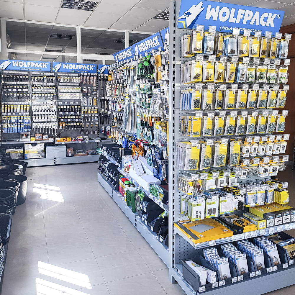 Implantación Ferretería Industrial  En Local De 50 Metros Con 14 Lineales.  