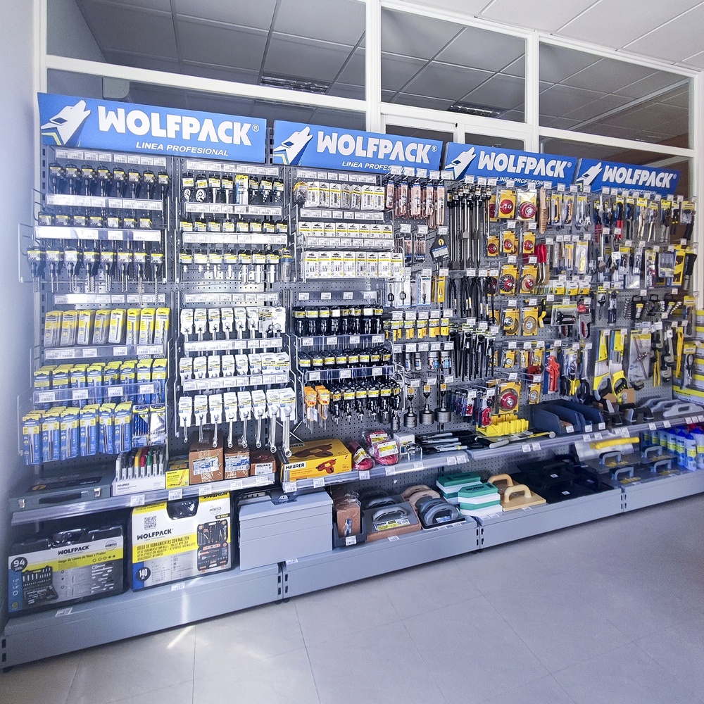 Implantación Ferretería Industrial  En Local De 50 Metros Con 14 Lineales.  