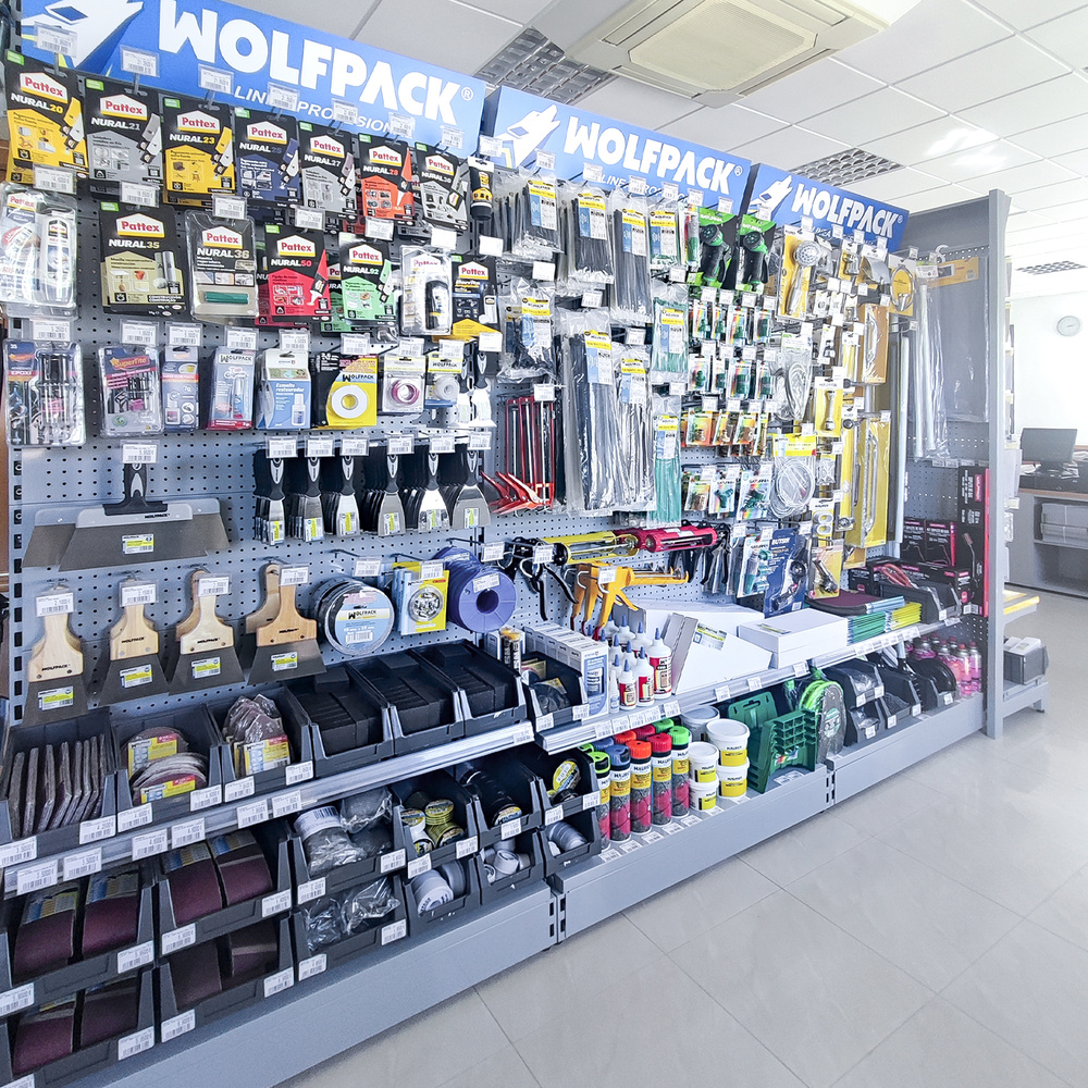 Implantación Ferretería Industrial  En Local De 50 Metros Con 14 Lineales.  