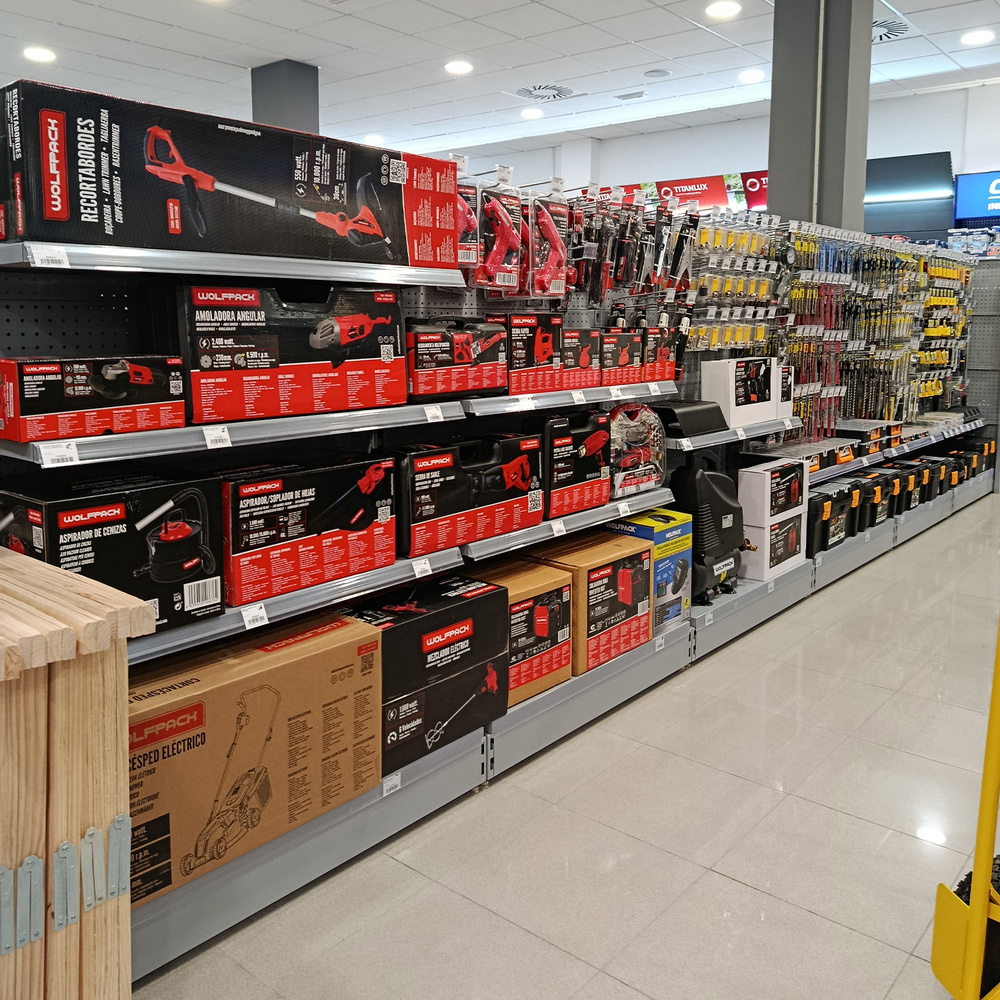 Implantación Suministro En Local De 80 Metros Con 50 Lineales.  